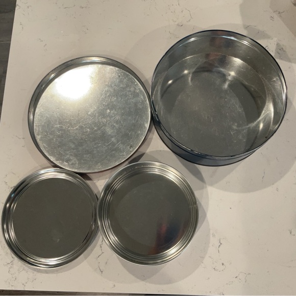 Vintage Christmas Carolers Tin 10” Round  & Santa Face Tin 7-1/2” Both Empty - Picture 10 of 10